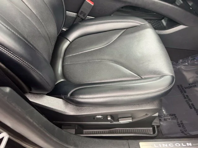 Used 2022 Black Lincoln Reserve image 24