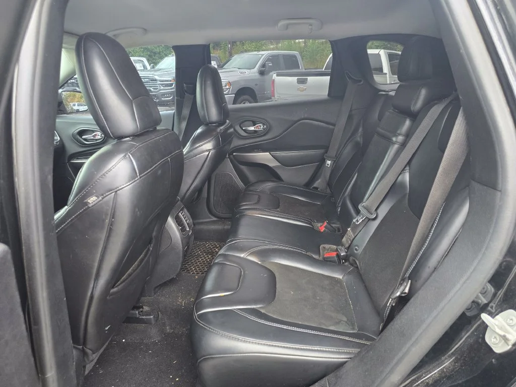 Used 2019 Black Jeep Latitude Plus image 11