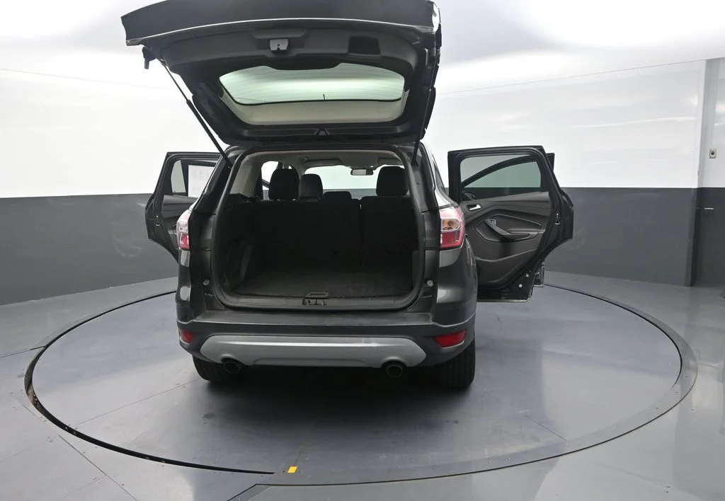 Used 2018 Gray Ford SE image 36