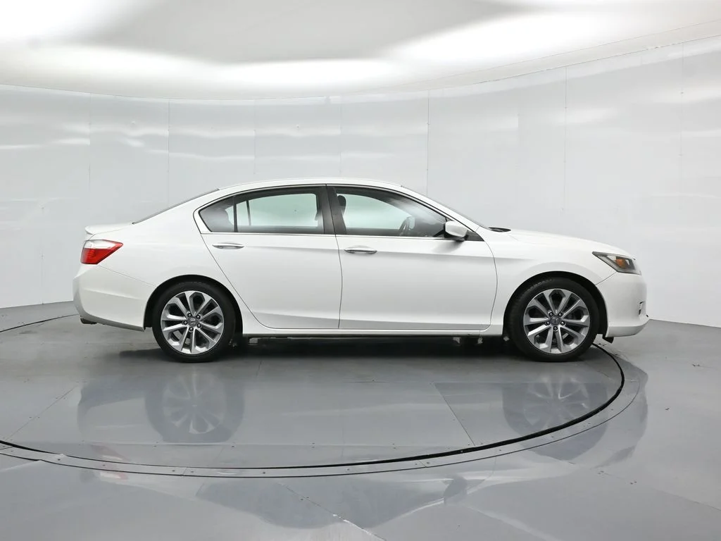 Used 2013  Honda Sport image 21