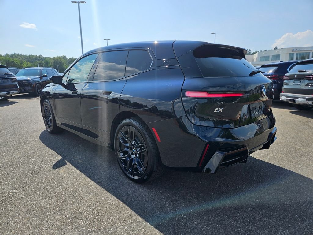 Used 2026 Black BMW xDrive60 image 5
