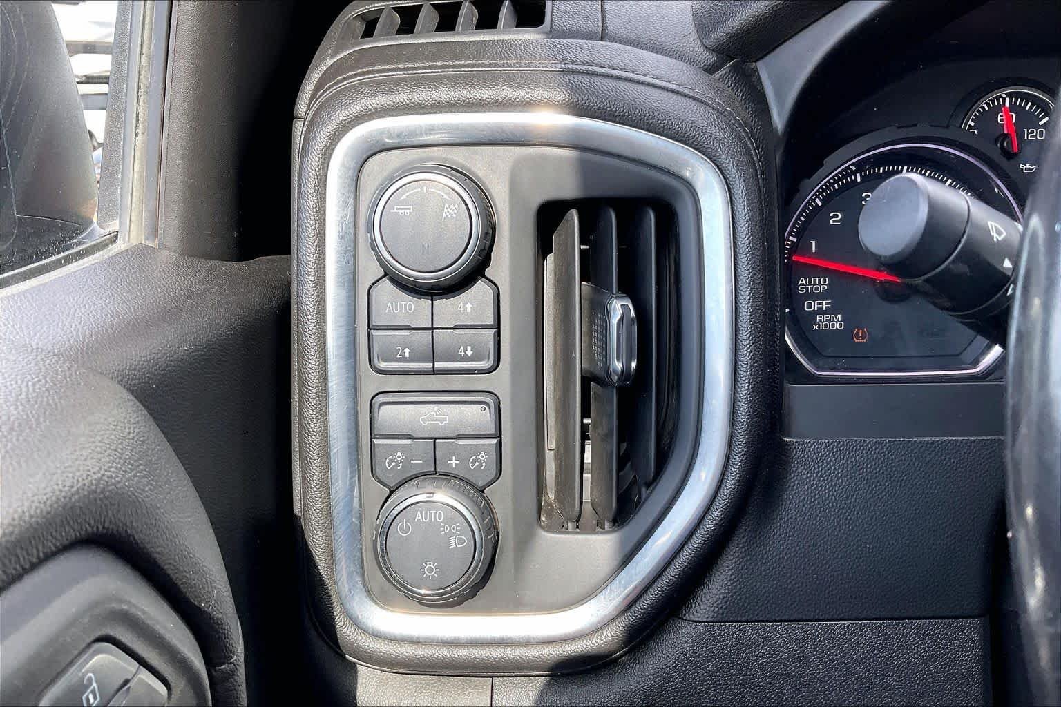 Used 2019 Oakwood Metallic Chevrolet LT image 33