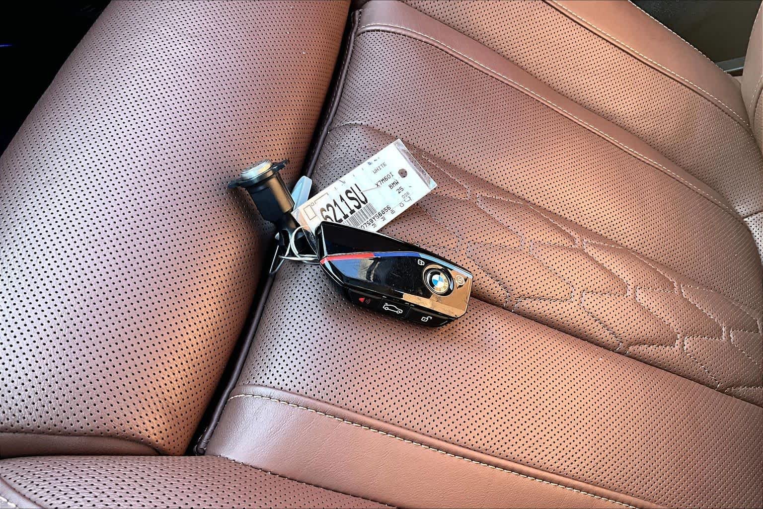 Used 2025 Mineral White Metallic BMW M60i image 15