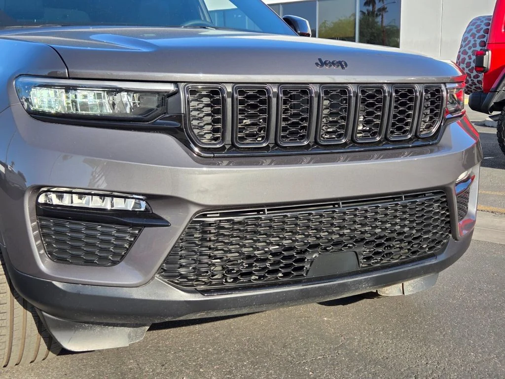 Used 2025 Gray Jeep Limited image 8