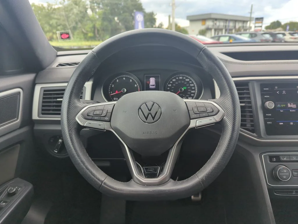 Used 2021 White Volkswagen 3.6L V6 SE w/Technology R-Line image 17