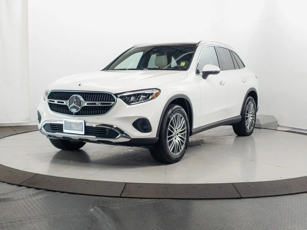 Certified Used 2026 Polar White Mercedes-Benz GLC 300 image 3