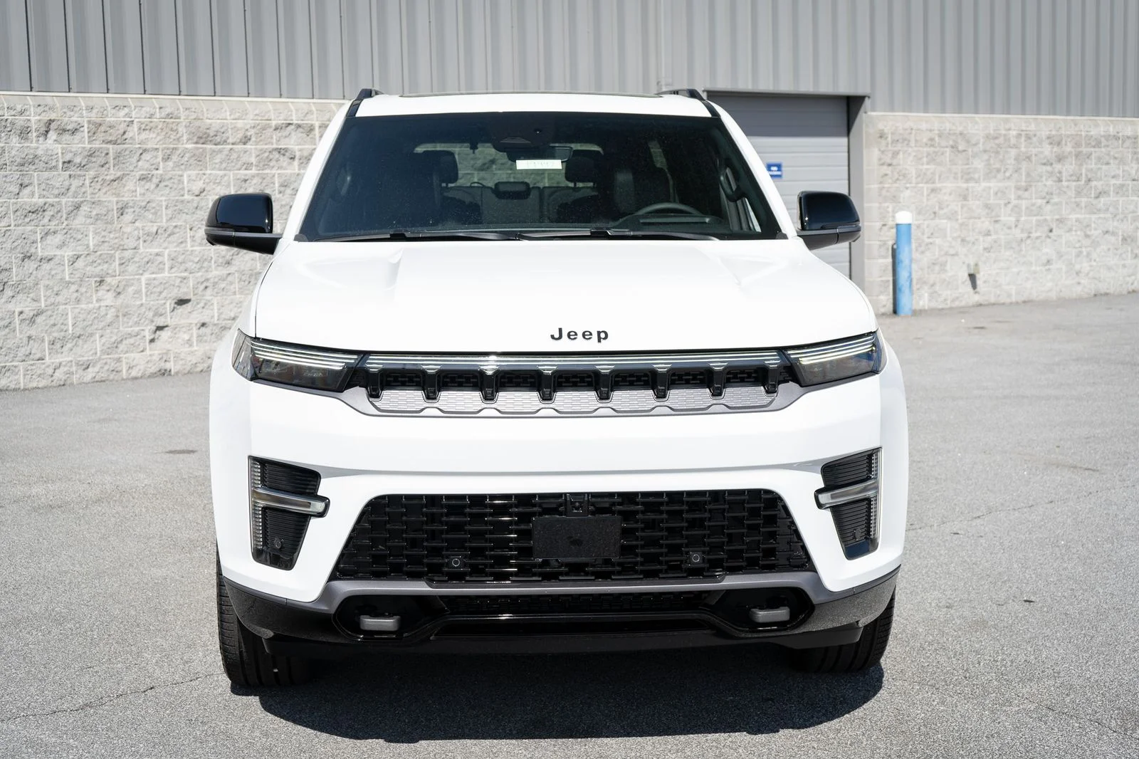 New 2026 Bright White Clear-Coat Exterior Paint Jeep Limited Reserve image 9
