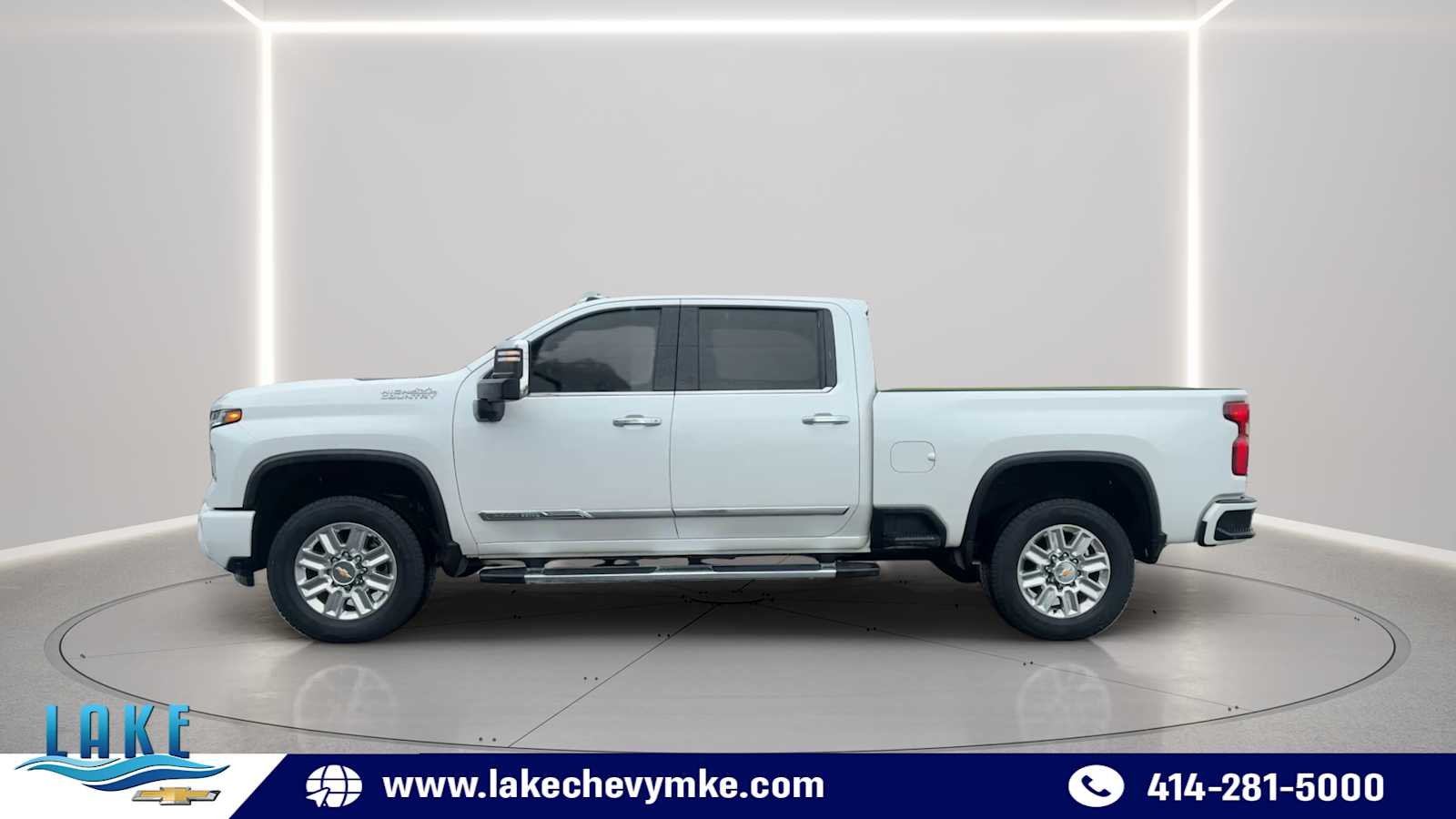 Certified Used 2024 Iridescent Pearl Tricoat Chevrolet High Country image 5