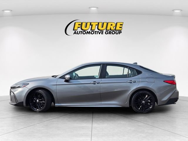 Used 2025  Toyota SE image 7