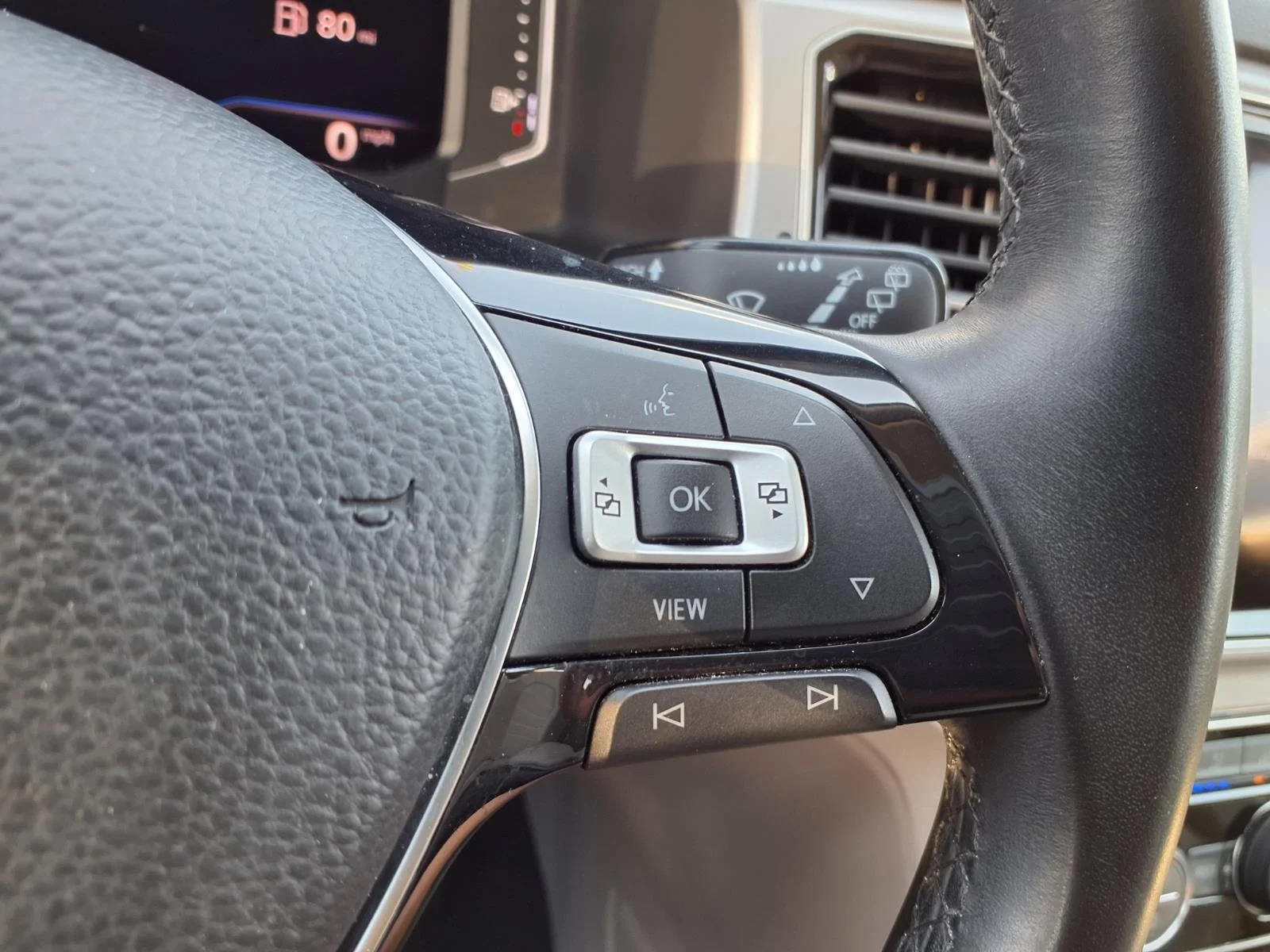 Used 2019 Deep Black Pearl Volkswagen 3.6L V6 SEL Premium image 17
