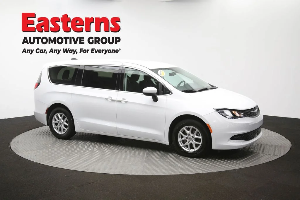 Used 2022 White Chrysler LX image 46