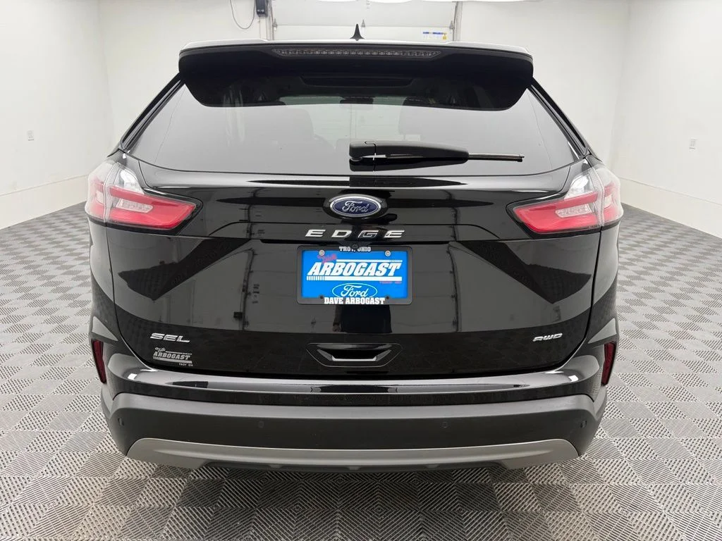 Used 2024 Black Ford SEL image 9