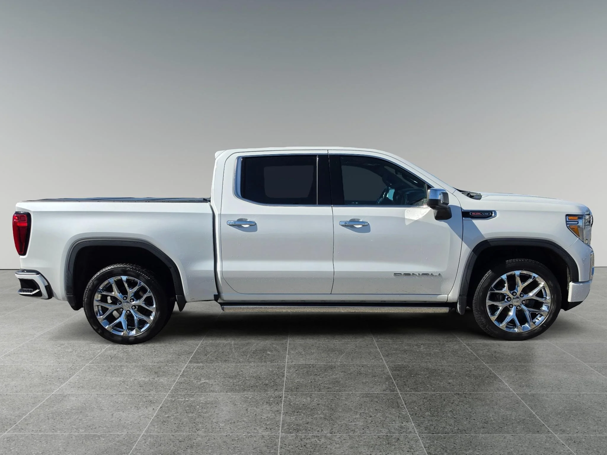Used 2020 White Frost Tricoat GMC Denali image 7
