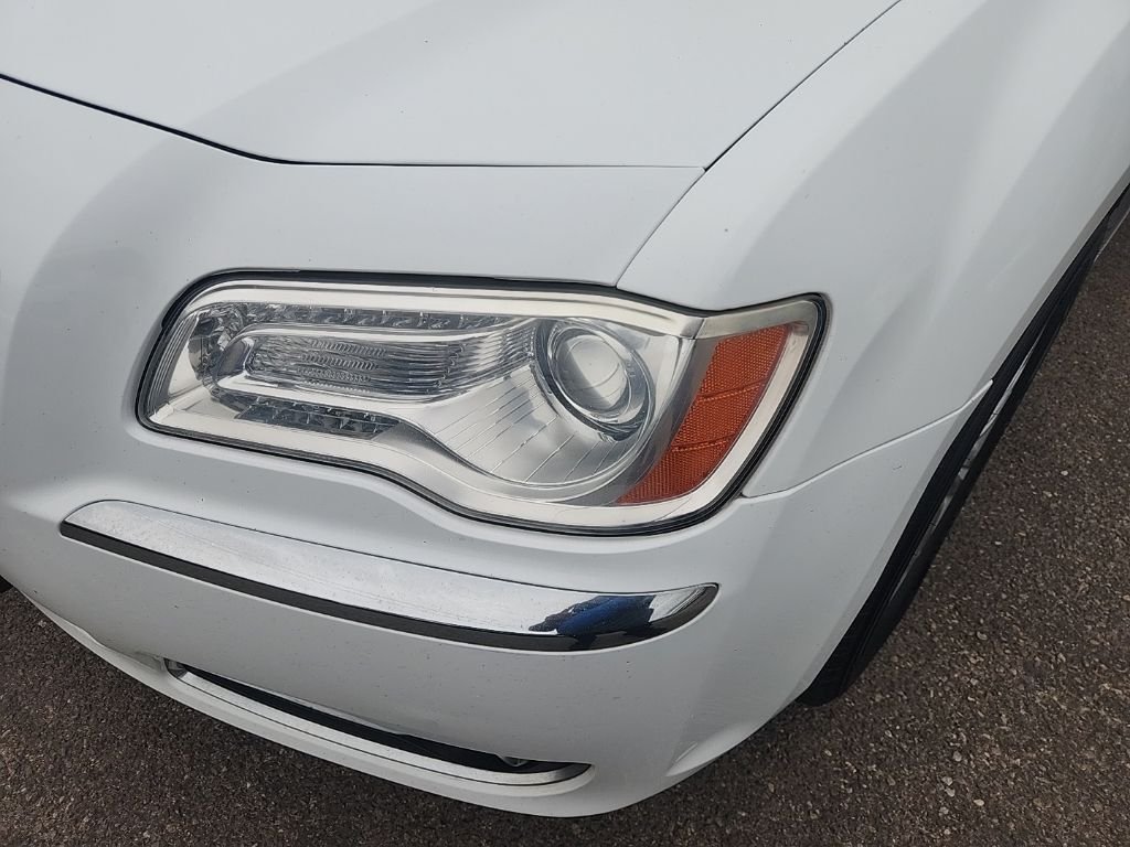 Used 2013 White Chrysler Base image 5
