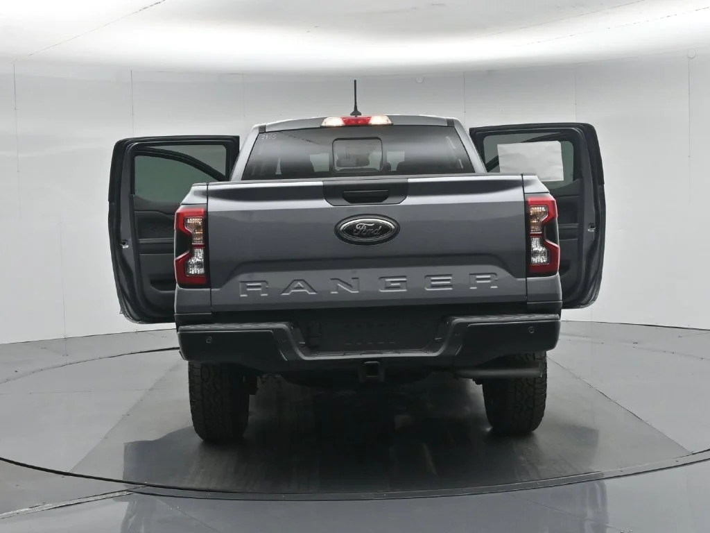 New 2026 Carbonized Gray Metallic Ford XLT image 32