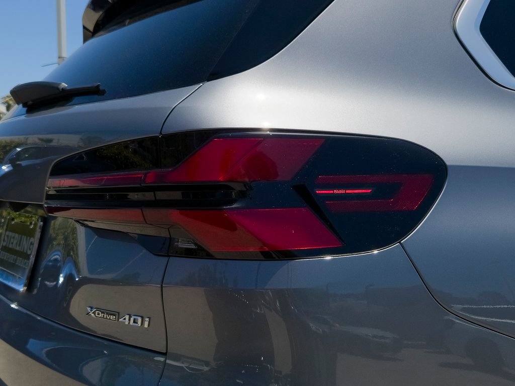 New 2026 Skyscraper Grey Metallic BMW xDrive40i image 4