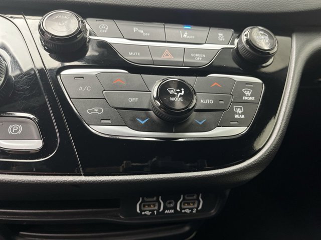 2025 Chrysler Pacifica Select - Photo 22