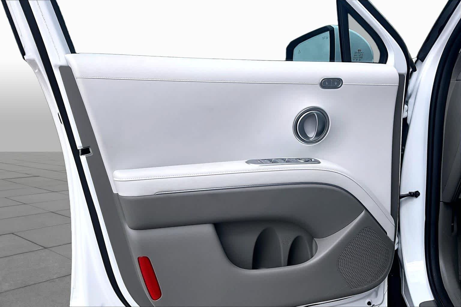 Used 2026 Creamy White Pearl Hyundai Blue SEL Premium 7P image 22