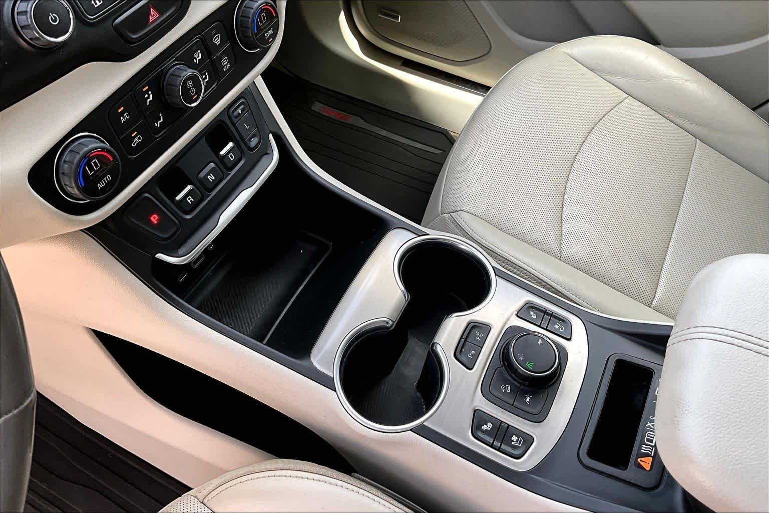 Used 2020 White Frost Tricoat GMC Denali image 17