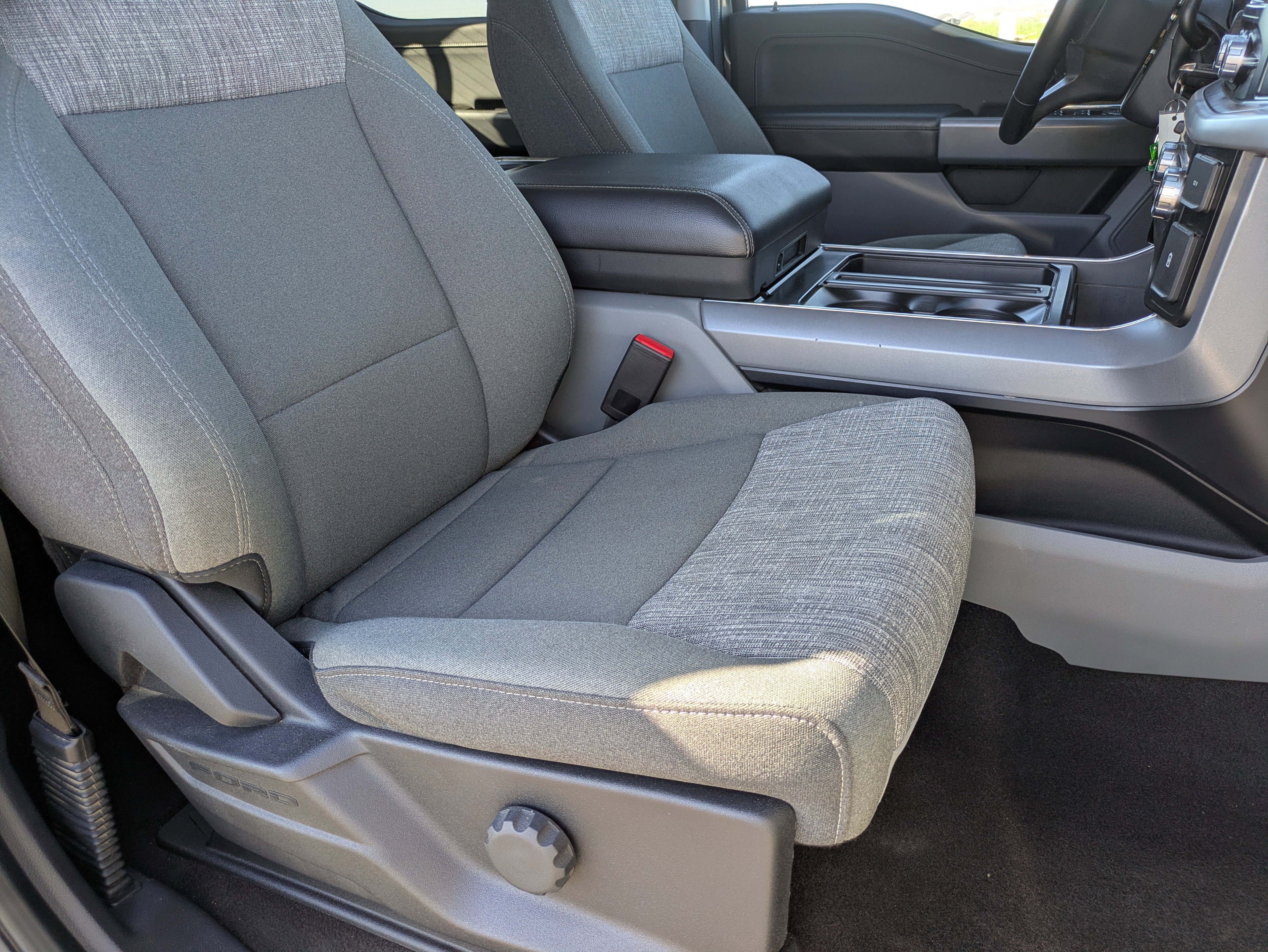 Used 2023 Bronze Ford XLT image 10