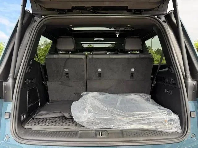New 2026 Steel Blue Exterior Paint Jeep Grand Wagoneer image 30