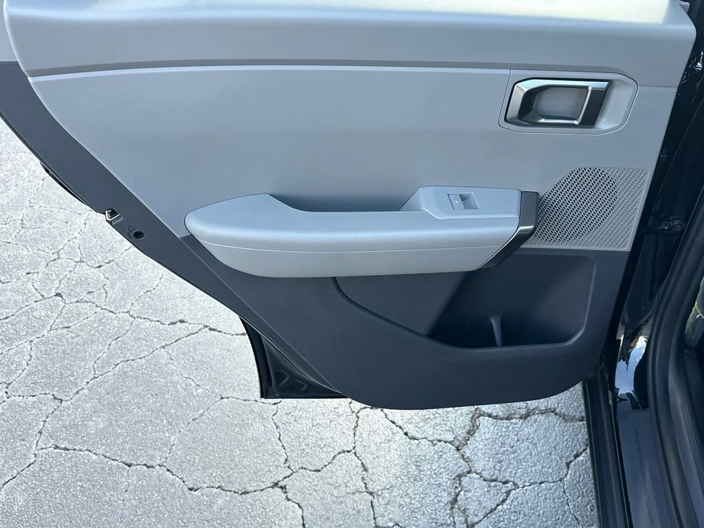 New 2027 Black Kia LX image 21
