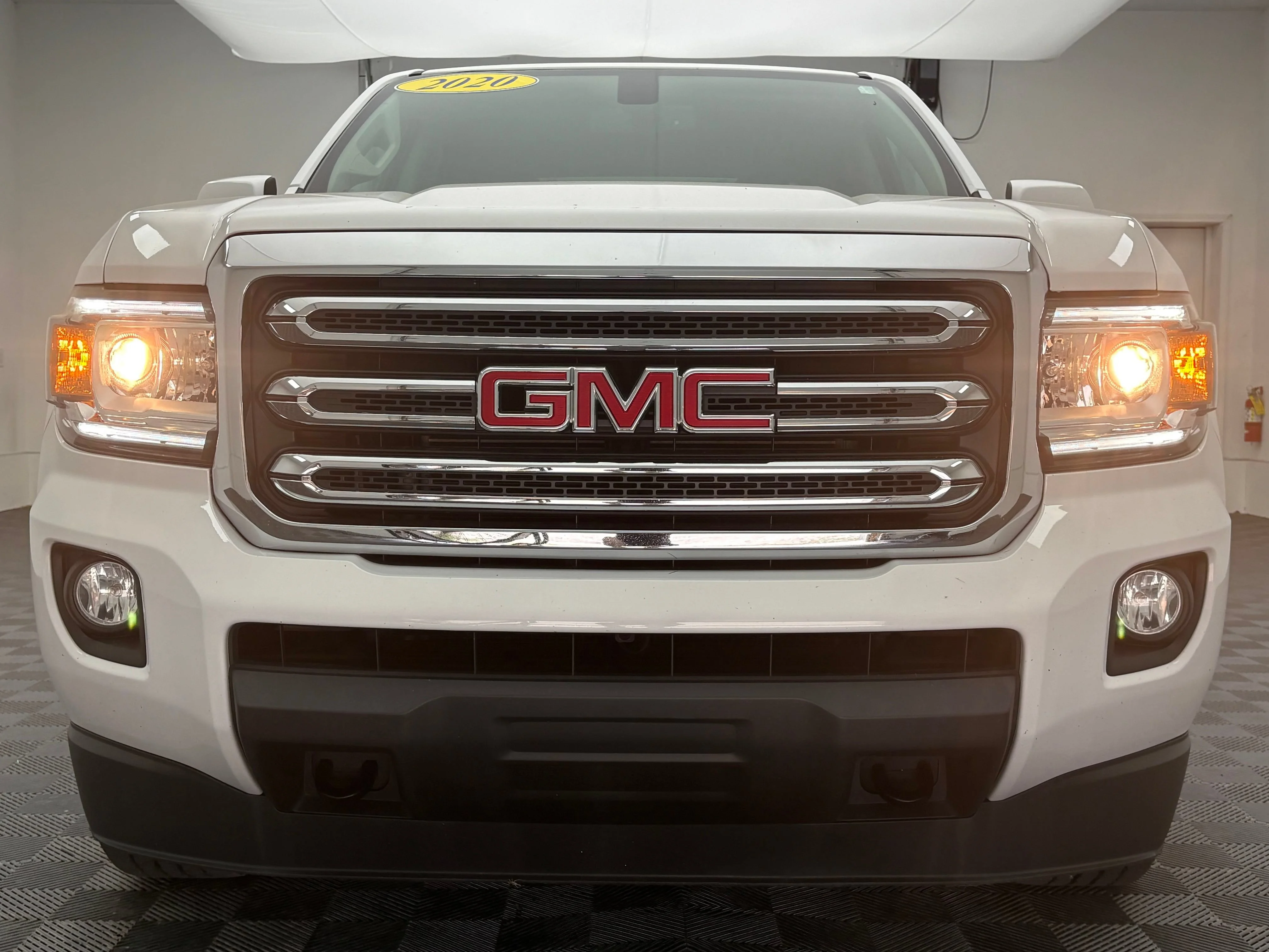 Used 2020 SUMMIT WHITE GMC 4WD SLE image 11
