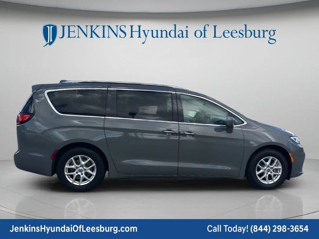 Used 2021 White Chrysler Touring L image 4