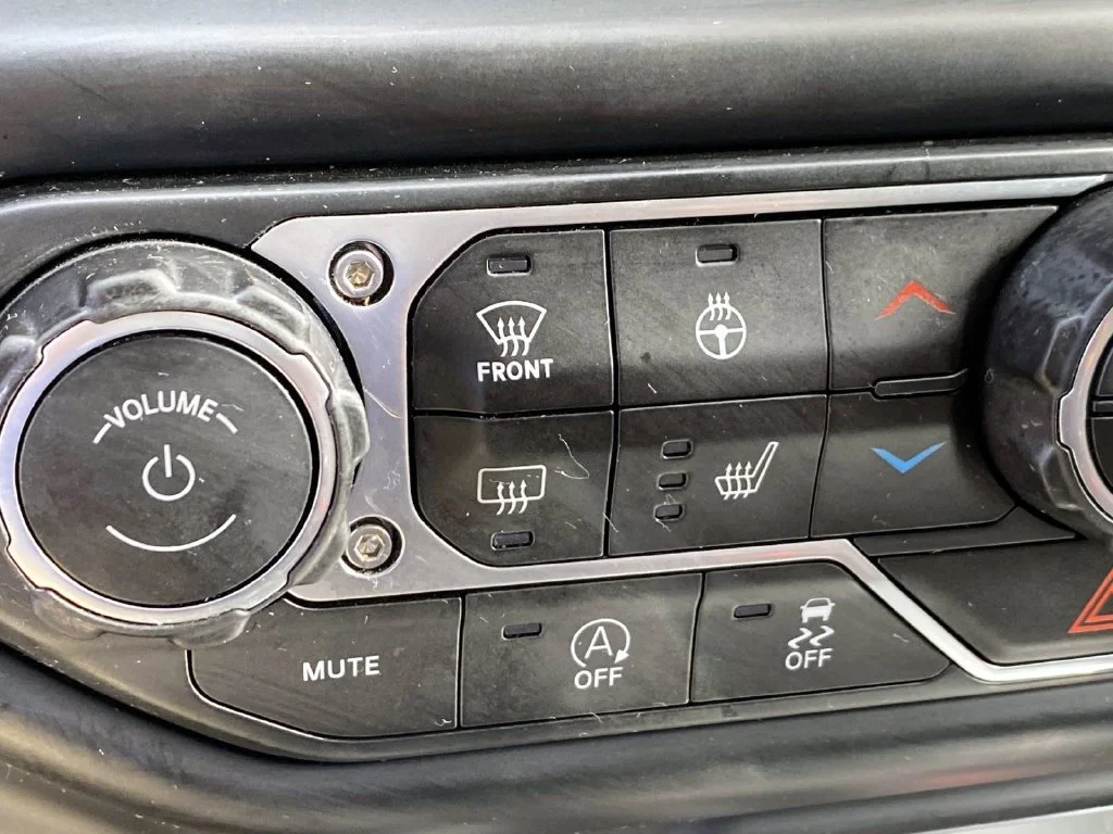 Used 2019 Gray Clearcoat Jeep Sport S image 15