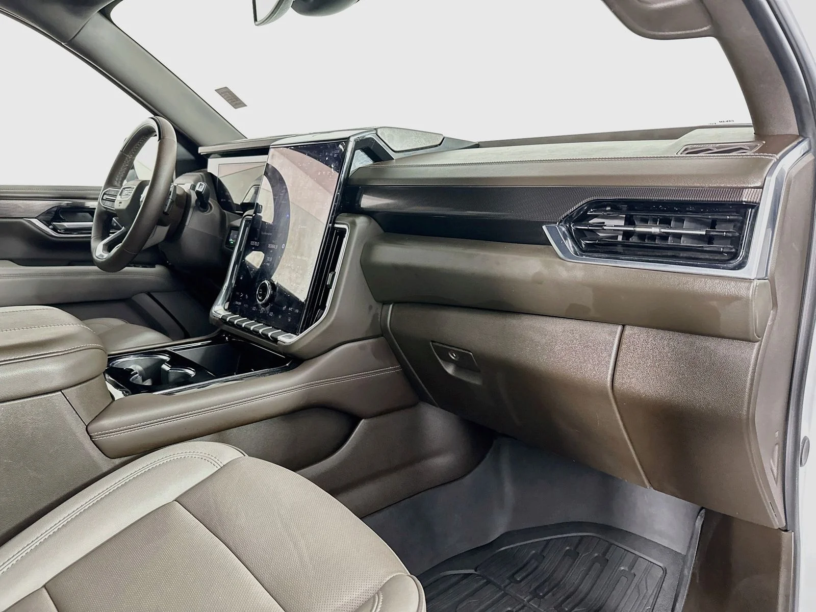 Used 2026 Summit White GMC Elevation image 32