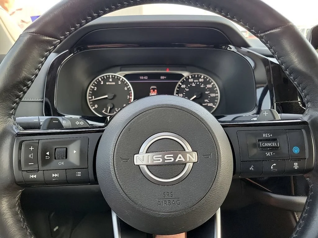 Used 2022  Nissan SL image 24