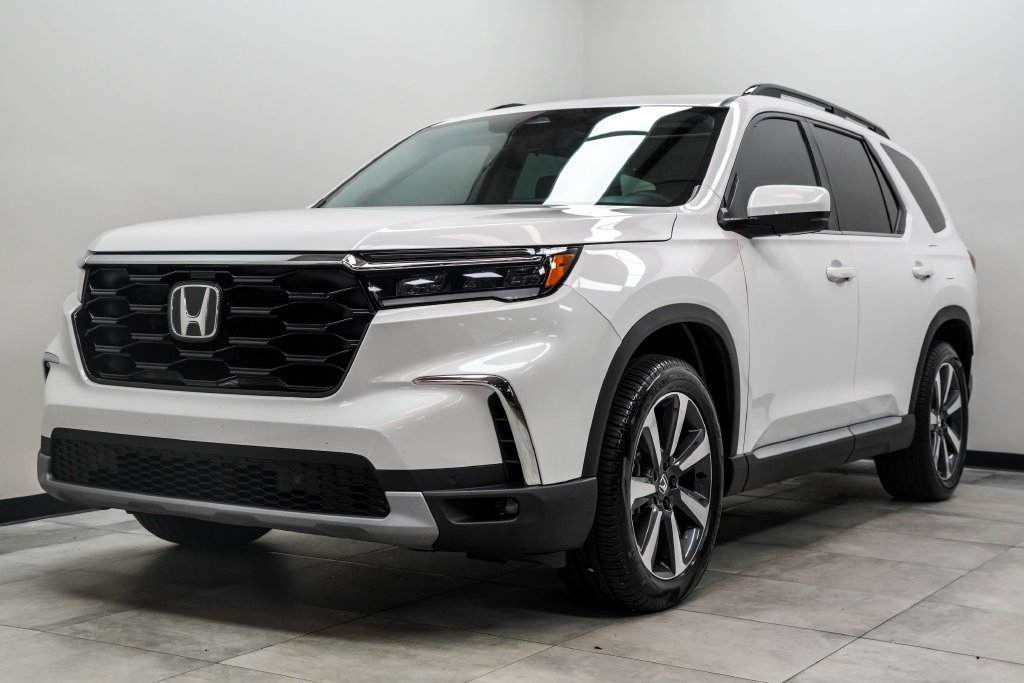 Used 2025 White Honda Touring image 8