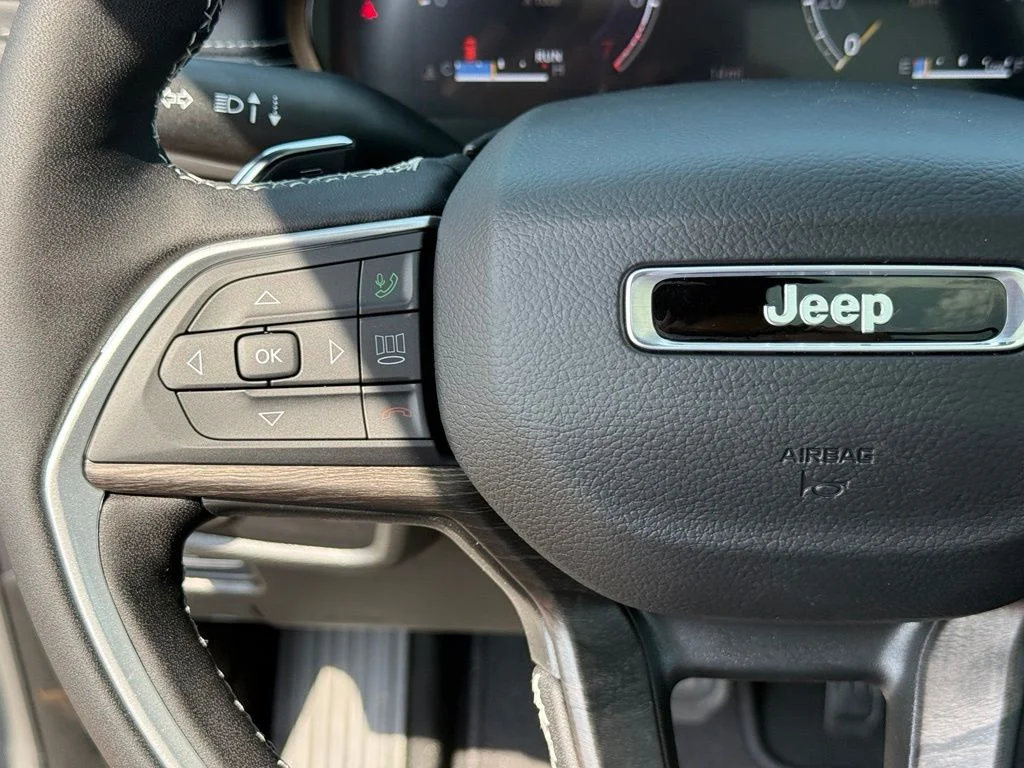 New 2027 Sting-Gray Clearcoat Jeep Limited image 14