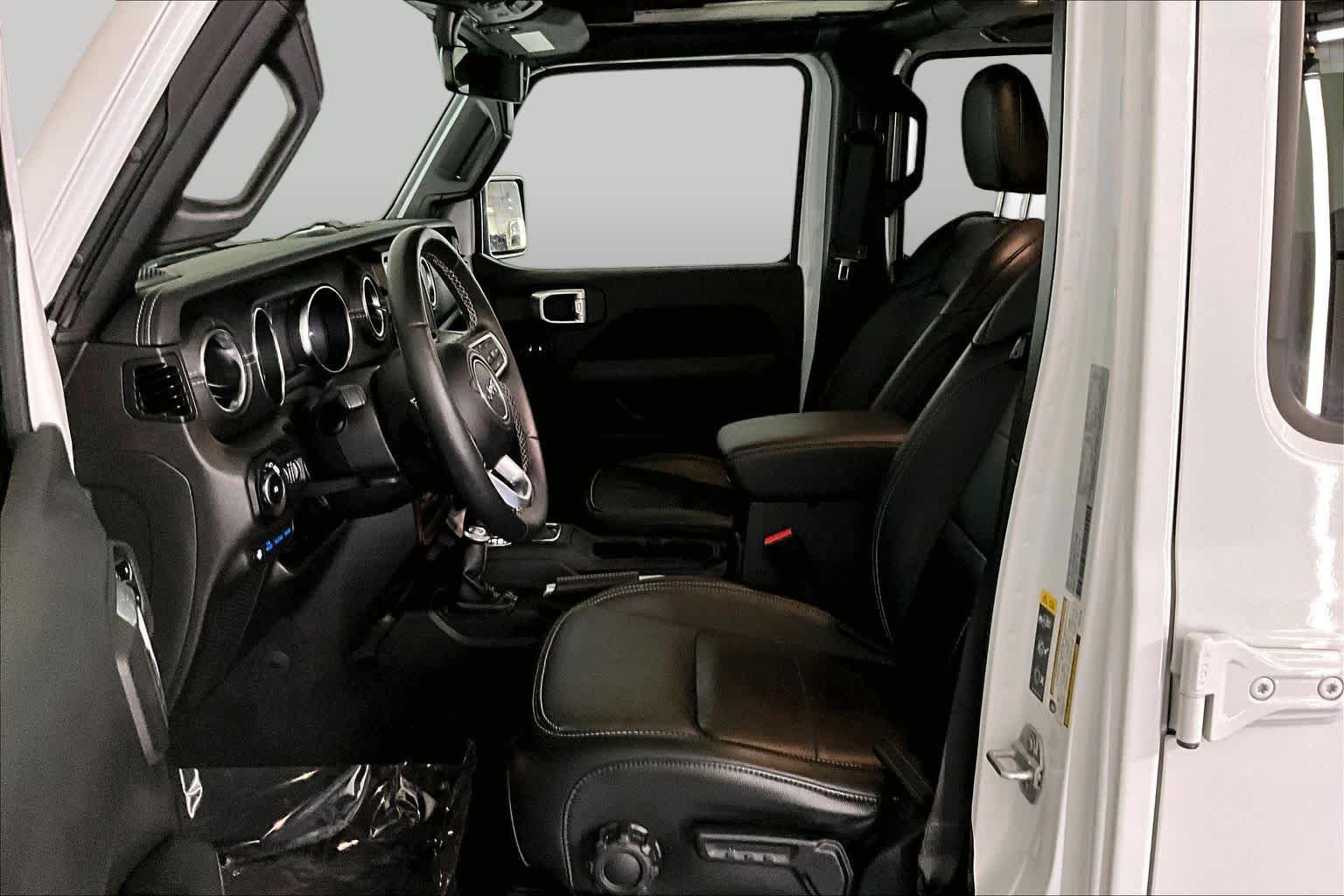 Used 2022 Bright White Clearcoat Jeep Unlimited Sahara image 9