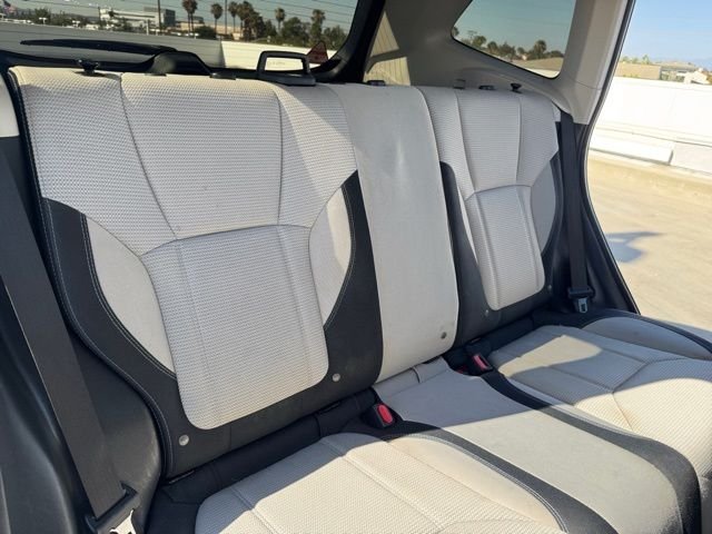 Used 2019 White Subaru Base image 20