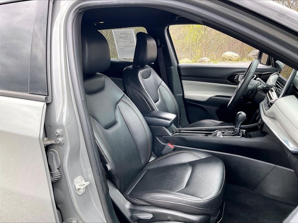 Used 2024 Gray Jeep Limited image 10