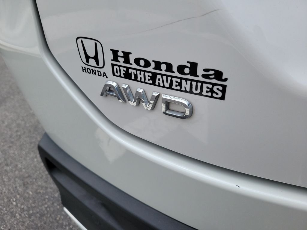 Certified Used 2023 Platinum White Pearl Honda AWD ELITE image 10