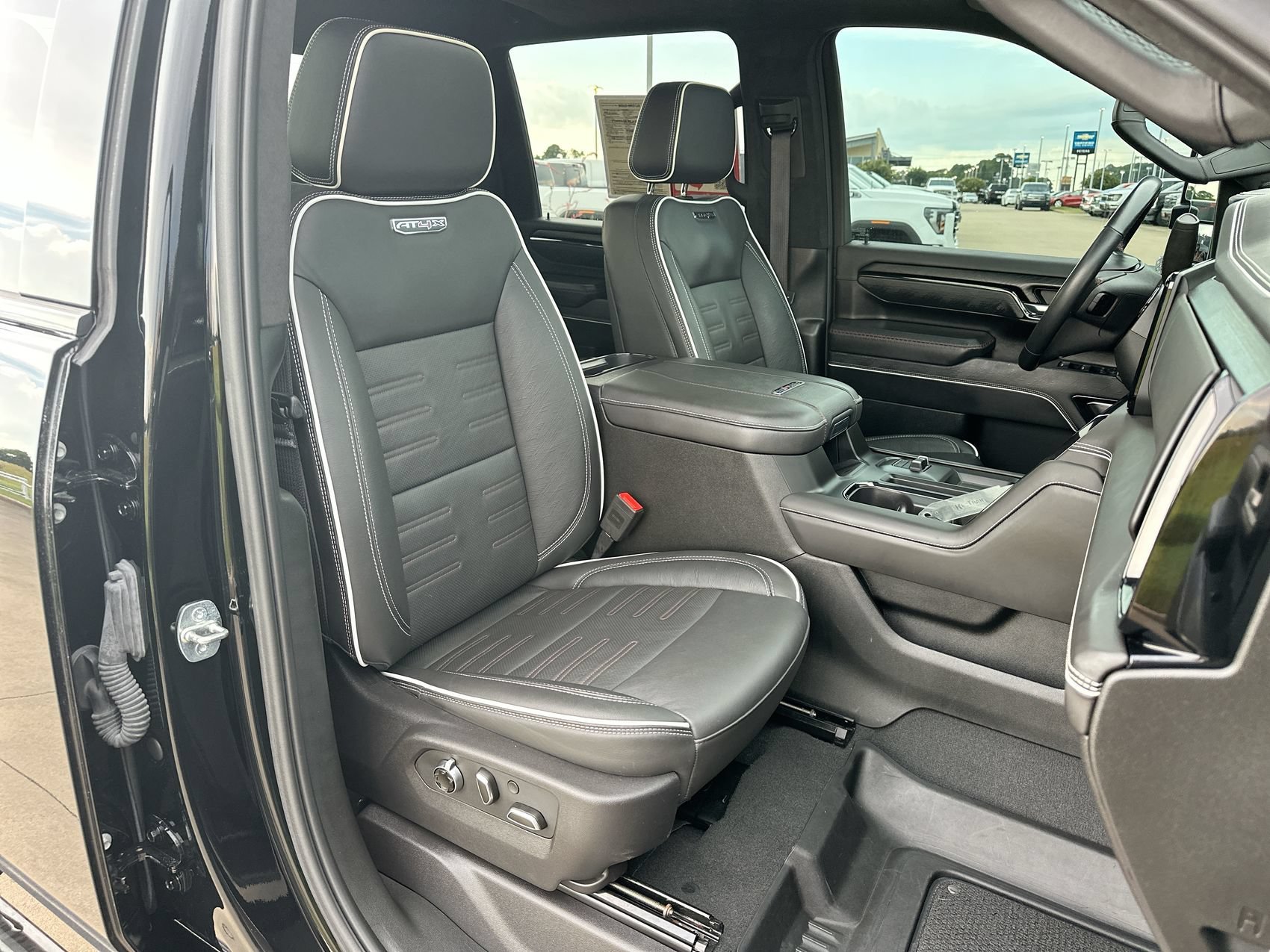 Used 2024 Onyx Black GMC AT4X image 26