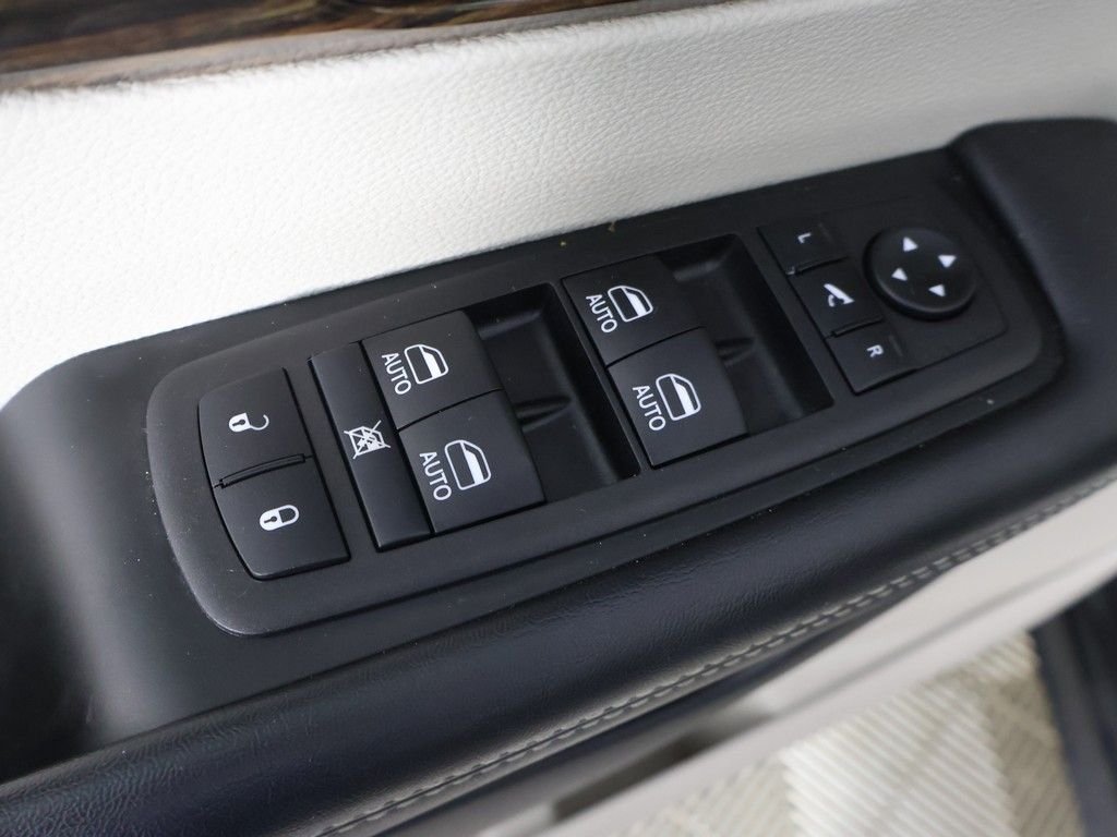 Used 2023 Black Chrysler Limited image 39