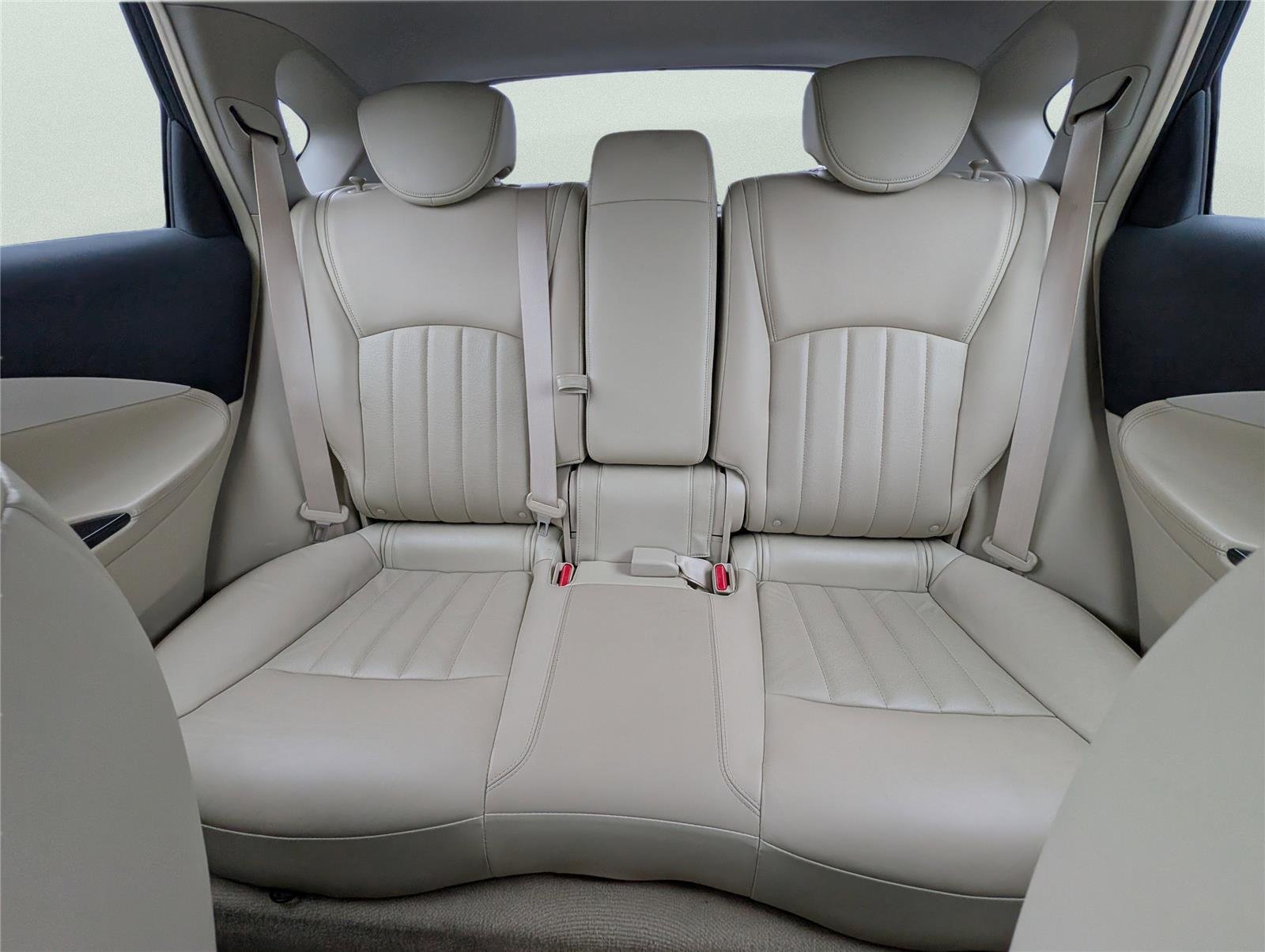 Used 2017 Majestic White INFINITI RWD image 12