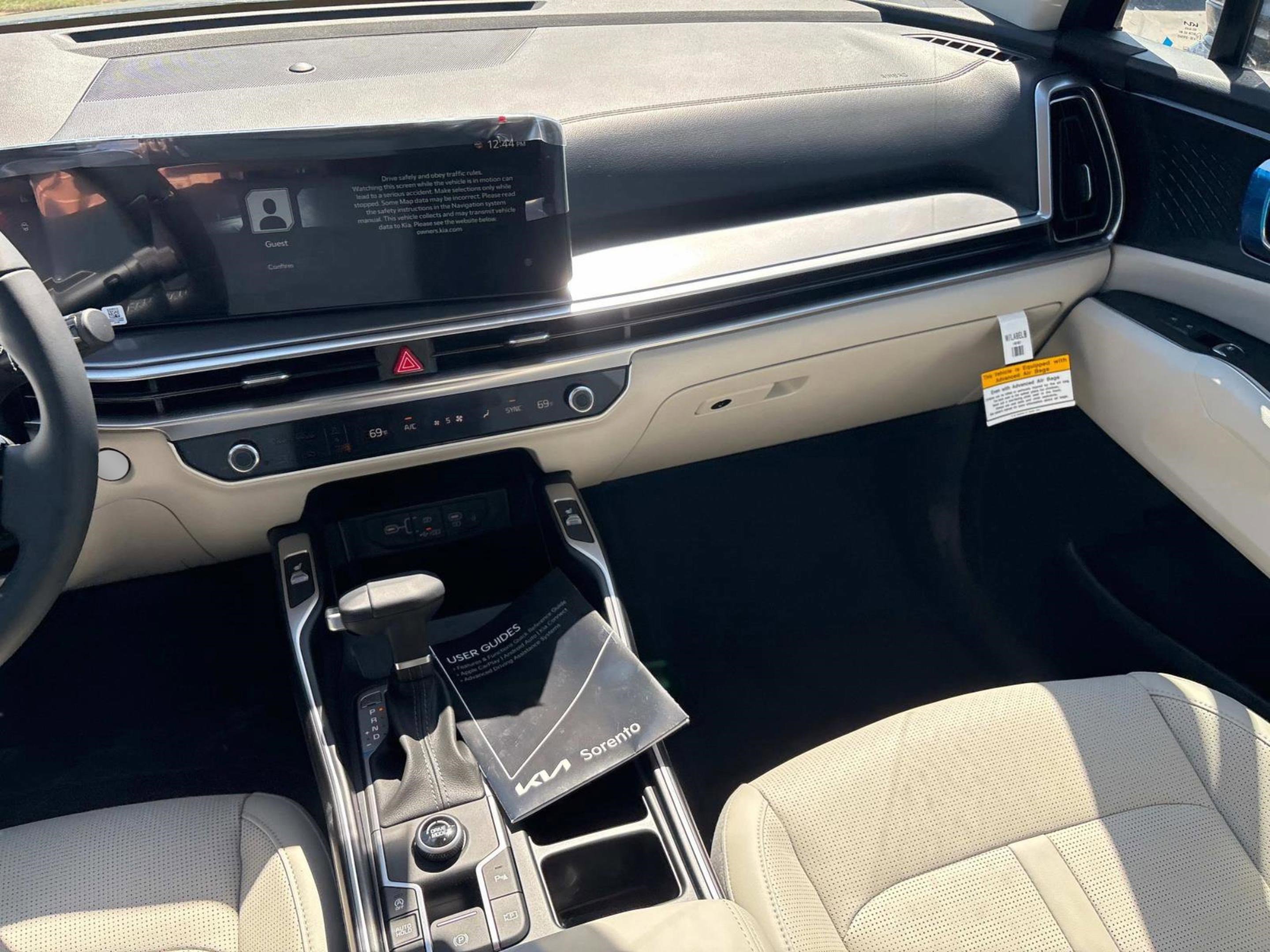 2025 Kia Sorento S - Photo 14