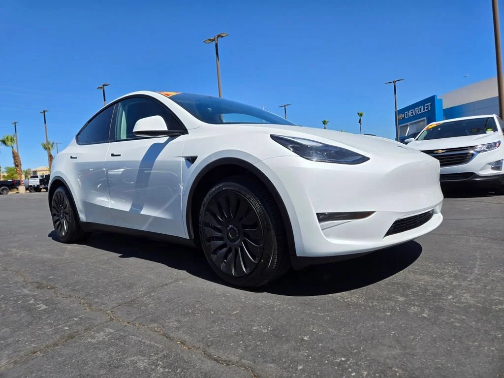 Used 2023 White Tesla Long Range image 1