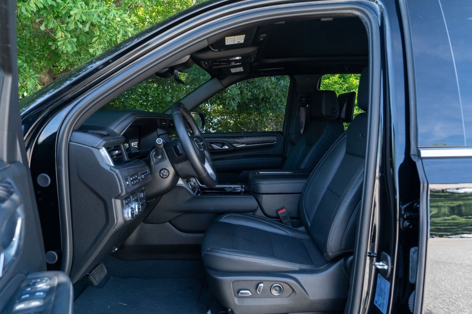 Used 2024 Onyx Black GMC Denali image 21