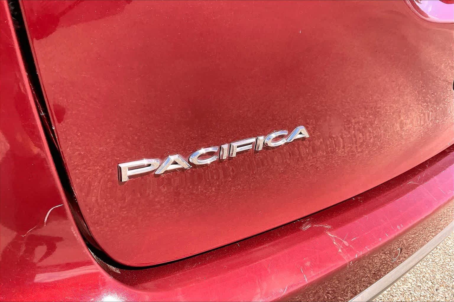 Used 2018 Velvet Red Pearlcoat Chrysler Touring L image 29