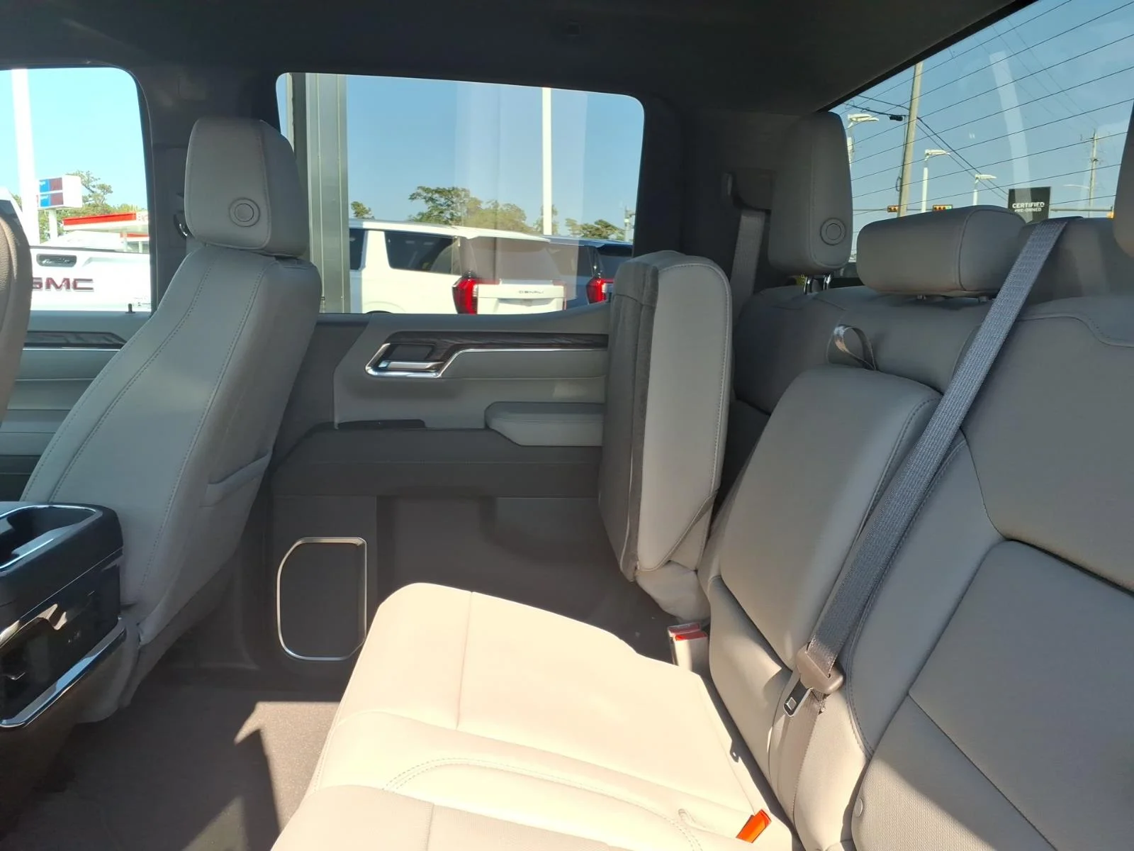 2026 GMC Sierra 1500 SLT - Photo 7