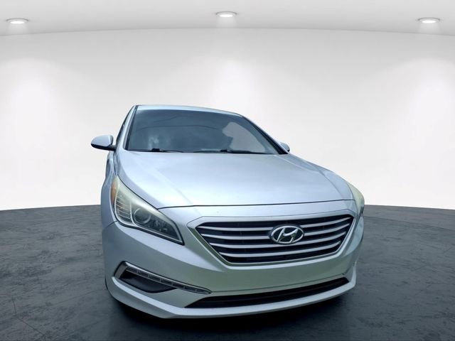 Used 2015 Silver Hyundai SE image 8
