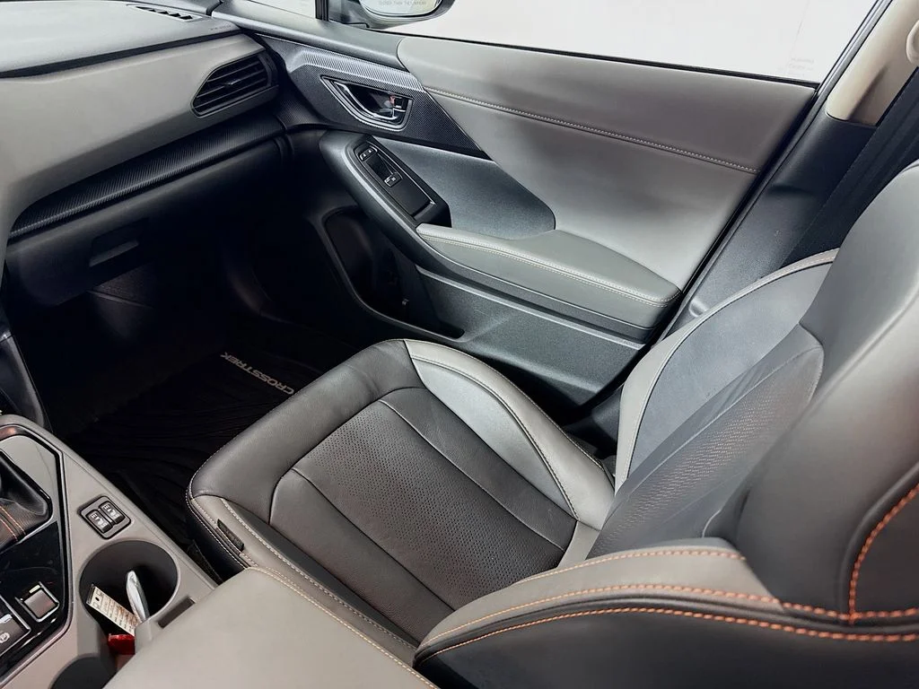 Used 2024 Ice Silver Metallic Subaru Limited image 21