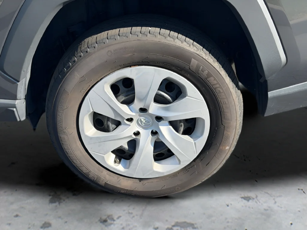 2024 Toyota RAV4 LE - Photo 39