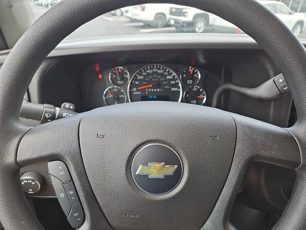 New 2026 Summit White Chevrolet WT image 3
