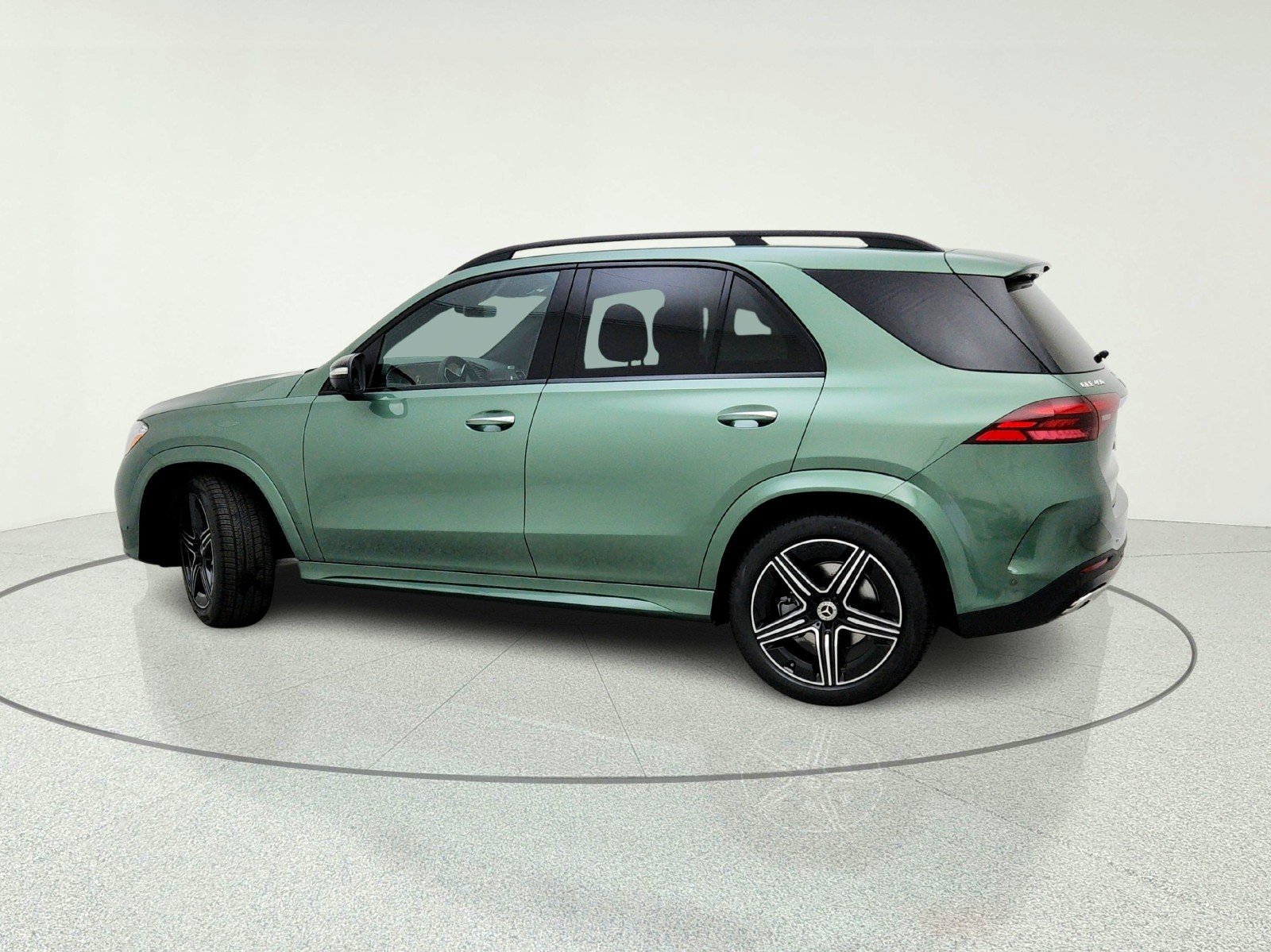 New 2026 MANUFAKTUR Ireland Mid Green Metallic Mercedes-Benz GLE 450 4MATIC® SUV image 13
